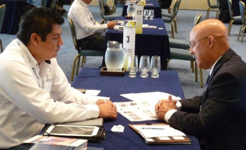 Commercial discussion table