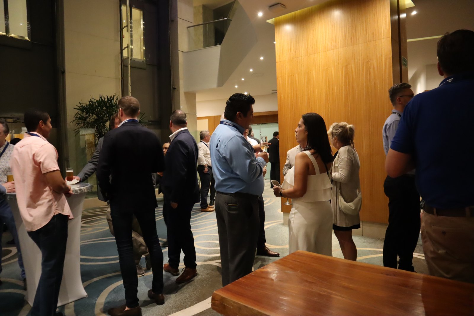 Commercial meeting environment